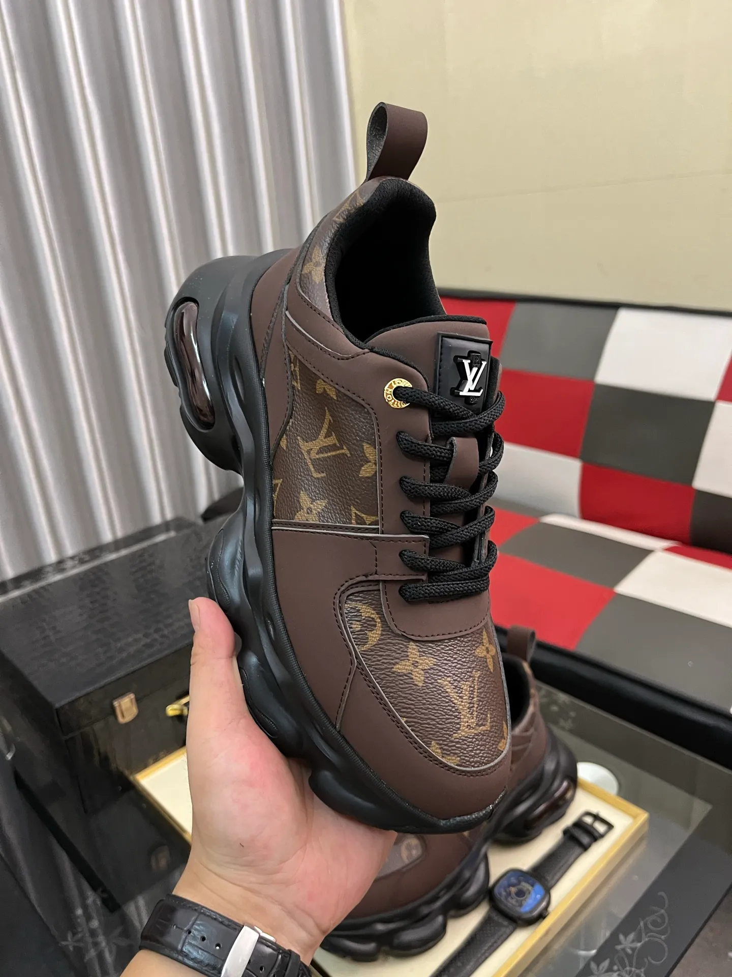 Men's shoes 💰458⌚️⌚️LV Louis Vuitton. The latest trendy casual shoes are popular in physical stores in sizes 38-44. New spring and summer comfortable imported custom original cowhide, unique jacquard fabric element design. Paired with sheepskin lining, Lv original bottom, [taiyang][taiyang] high-end packaging and high quality💪Details determine the quality, you can enter and leave the counter at will, welcome to compare🇮🇹